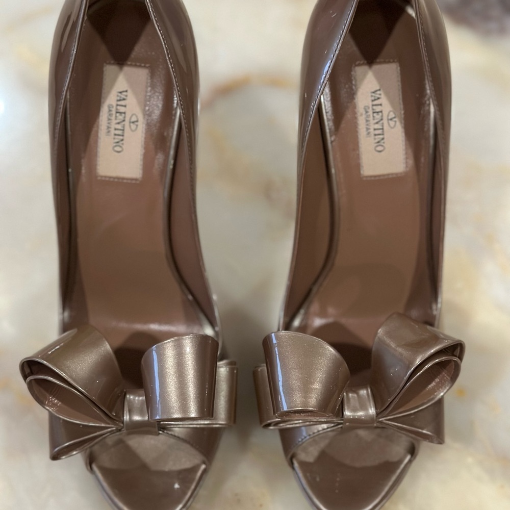 Valentino D’Orsay Bow Pump